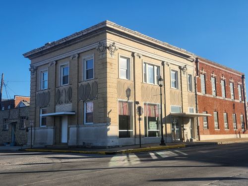 17 W Water St, Pinckneyville, IL, 62274-1027 | Card Image