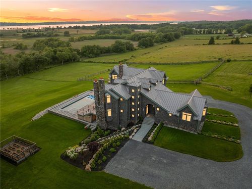 82 Nonquit Ln, Tiverton, RI, 02878-4814 | Card Image