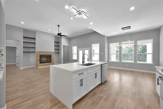 7 Pilot Pt, House other with 4 bedrooms, 5 bathrooms and 3 parking in Conroe TX | Image 13