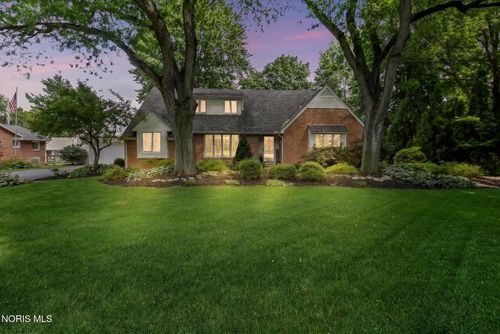 7 Parkwood Dr, Bowling Green, OH, 43402-3644 | Card Image