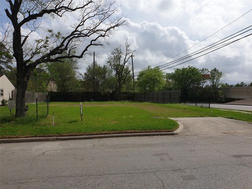 4629 Maple St, Bellaire, TX, 77401-5812 | Card Image