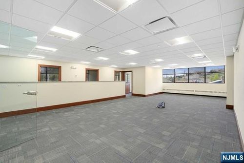 855 Valley Rd, Clifton, NJ, 07013-2441 | Card Image