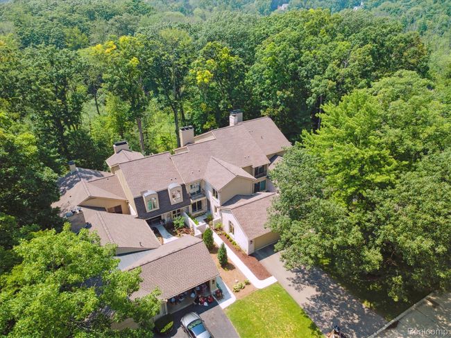 51-1105-Ivyglen-Cir-Bloomfield-Hills-MI-48304-WindowStill-01.jpg | Image 48