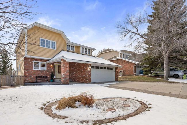 28 Stradwick Way Sw, Home with 3 bedrooms, 3 bathrooms and 2 parking in Calgary AB | Image 30