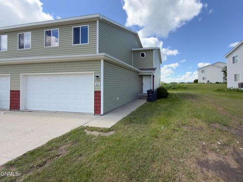 331 Adeline Dr, Stanley, ND, 58784-5006 | Card Image