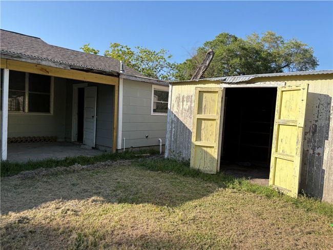 203 Dugger St, House other with 4 bedrooms, 3 bathrooms and null parking in Edna TX | Image 27