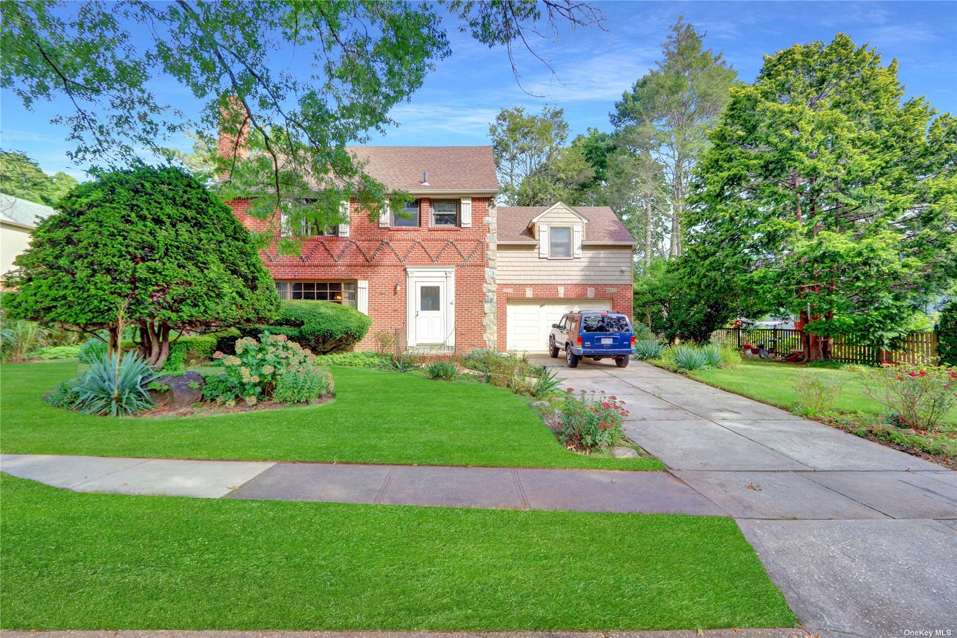 Jefferson St, Westbury, NY 11590