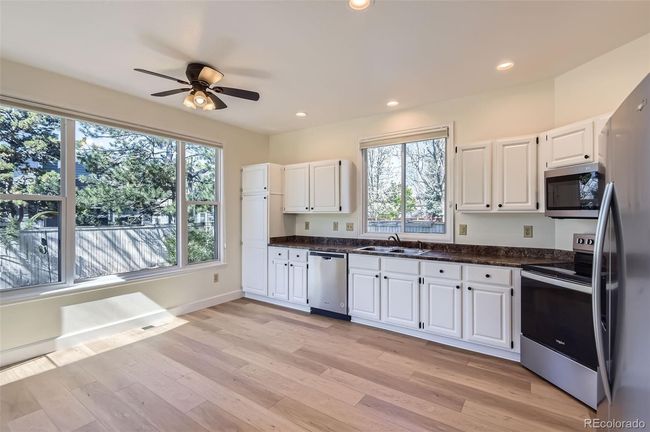 9173 Sugarstone Cir, House other with 3 bedrooms, 4 bathrooms and 3 parking in Highlands Ranch CO | Image 7