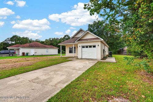 11609 Oaklane Dr, Gulfport, MS, 39503-3681 | Card Image
