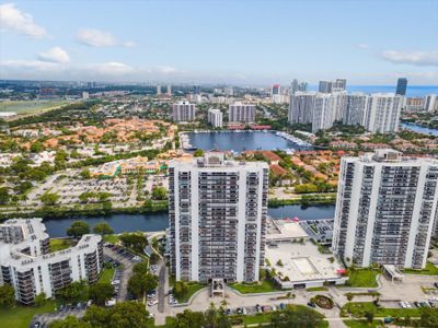 PH-8 - 3625 N Country Club Drive, Condo with 2 bedrooms, 2 bathrooms and null parking in Aventura FL | Image 1