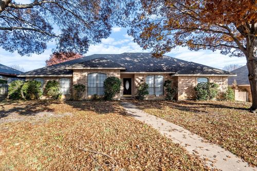 1331 Briarmeade Dr, Duncanville, TX, 75137-3634 | Card Image