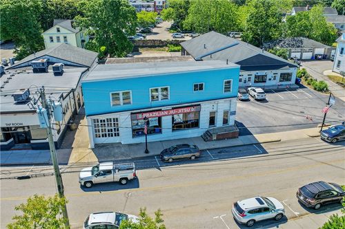 33 Railroad Ave, Westerly, RI, 02891-1817 | Card Image