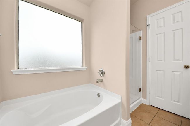 2nd bathroom with shower and tup combo | Image 20