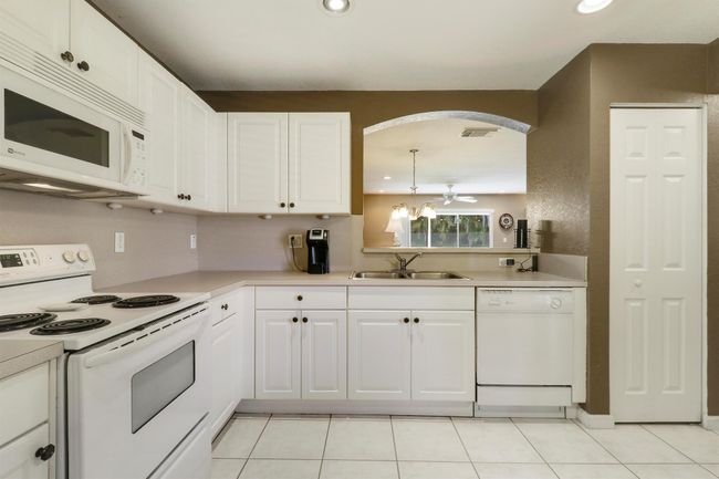 6170 Sugar Loaf Ln, Condo with 3 bedrooms, 3 bathrooms and null parking in West Palm Beach FL | Image 7