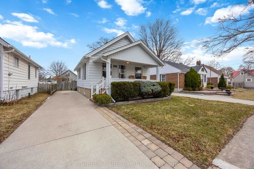 318 Cobden St, Sarnia, ON, N7T4A3 | Card Image