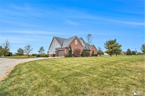 8233 Sylvania Petersburg Rd, Ottawa Lake, MI, 49267-9579 | Card Image