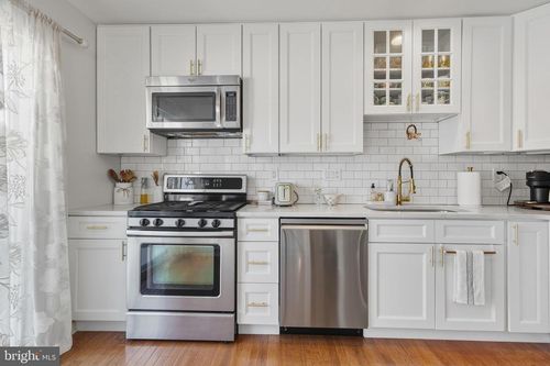 8-16 Granite Ln, Chester Springs, PA, 19425-3819 | Card Image