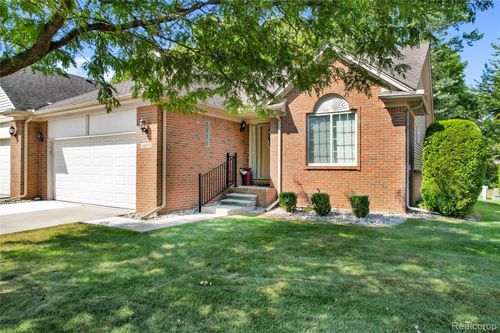 48117 Cotton Creek Blvd, Chesterfield, MI, 48047-6408 | Card Image