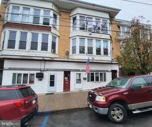 32 W Main St, GIRARDVILLE, PA, 17935-1726 | Card Image