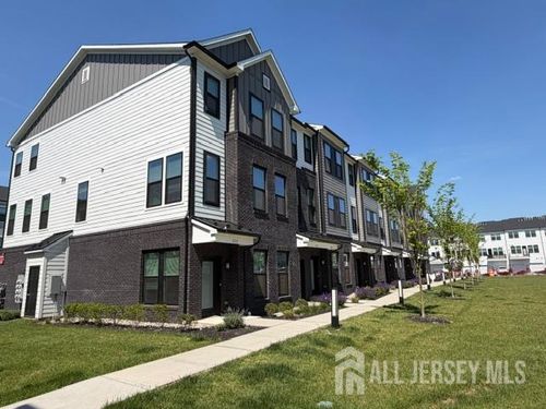 202 Lyla Ln, New Brunswick, NJ, 08901-5007 | Card Image