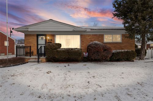 4611 E 13 Mile Rd, Warren, MI, 48092-1761 | Card Image