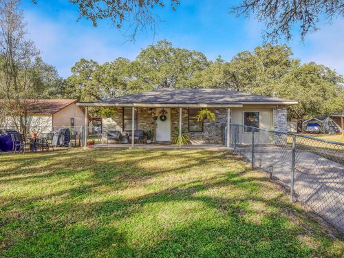 504 Hickory St, Smithville, TX, 78957-3056 | Card Image