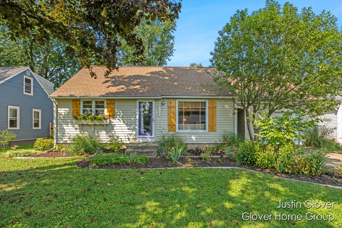 Waterford Ave, Grand Rapids, MI 49505