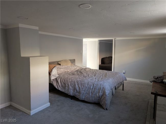 featuring crown molding and baseboards | Image 21