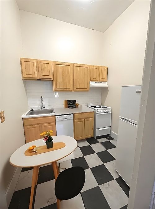 apt-1r-471 Commonwealth Ave, Boston, MA, 02215-2209 | Card Image