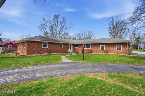 1206 Woodrow Wilson Dr, Fostoria, OH, 44830-1662 | Card Image