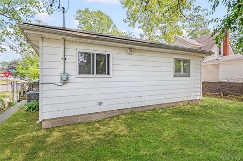 20135 Saint Francis St, Livonia, MI, 48152-2347 | Card Image