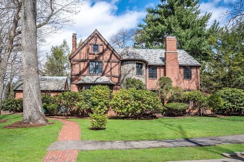 81 Brackett Rd, Newton, MA, 02458-2613 | Card Image