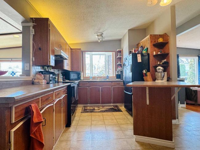 1519 16 Avenue S, Home with 4 bedrooms, 2 bathrooms and 5 parking in Lethbridge AB | Image 8