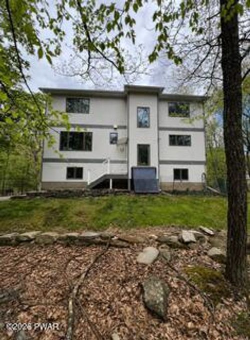 112 Hawk View Dr, Milford, PA, 18337-4002 | Card Image