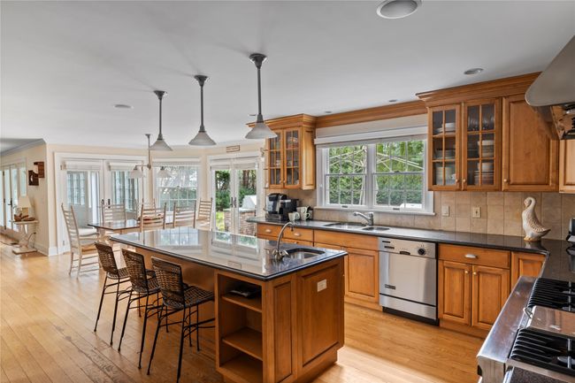 6 Burner & Grill Top Stove, Two sinks | Image 7