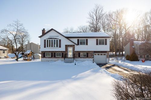 3 Russett Ln, Wappingers Falls, NY, 12590-3330 | Card Image