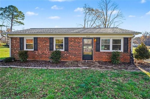 200 Redwood Bnd, King, NC, 27021-9361 | Card Image