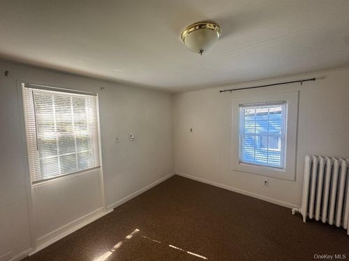 725 Park Ave, Huntington, NY, 11743-3911 | Card Image