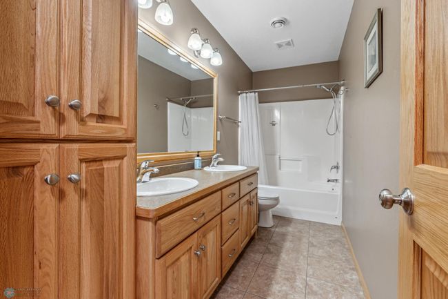 Bathroom 3 | Image 29