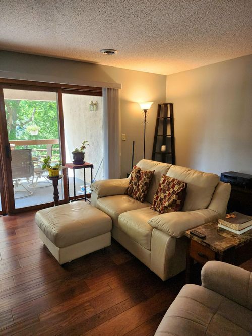 217-520 5th St Sw, Willmar, MN, 56201-3288 | Card Image