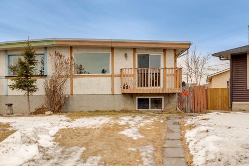 157 Penbrooke Close Se, Calgary, AB, T2A3N9 | Card Image