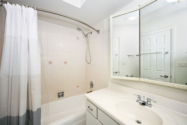 Shower/Tub | Image 13