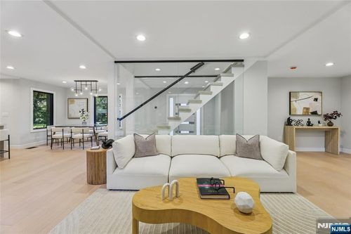 29 Woodland Park Dr, Tenafly, NJ, 07670-3026 | Card Image