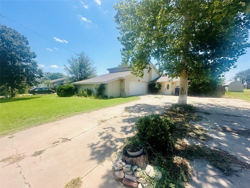 420 E 2nd Street, Duke, OK, 73532 | Card Image