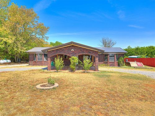 245 E Riddle Rd, Chickasha, OK, 73018-9371 | Card Image