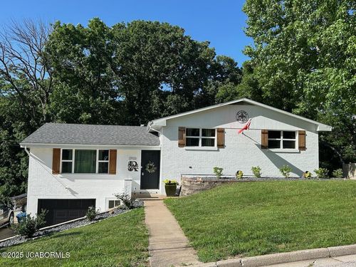 2933 Hillview Dr, Jefferson City, MO, 65101-3935 | Card Image