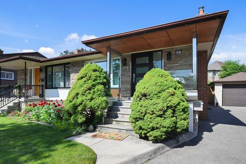 68 Vanguard Dr, Etobicoke, ON, M9B5E6 | Card Image