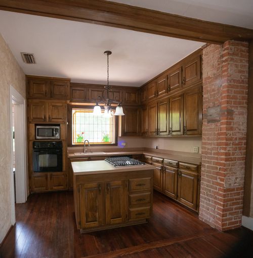 2303 Mistletoe Dr, Fort Worth, TX, 76110-1150 | Card Image