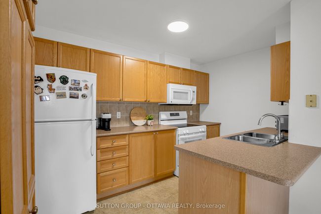F - 241 Crestway Dr, Condo with 2 bedrooms, 2 bathrooms and null parking in Ottawa ON | Image 13
