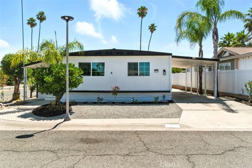900 Santa Clara Cir, Hemet, CA, 92543-6938 | Card Image